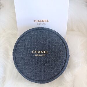 Chanel CHANEL beauté limited edition pouch
Holiday collection